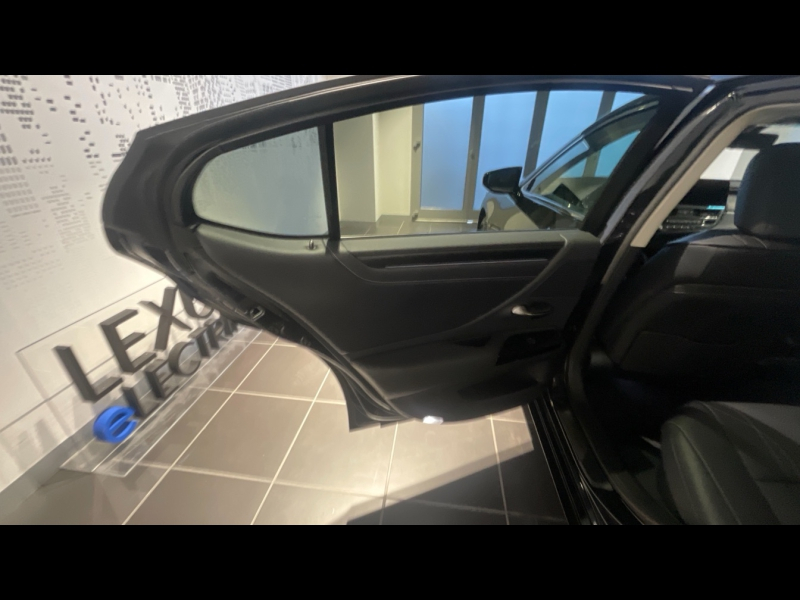 LEXUS ES d’occasion à vendre à Aubière chez Lexus Clermont-Ferrand (Photo 16)