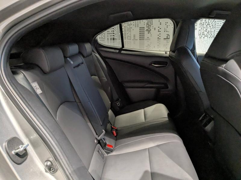 LEXUS UX d’occasion à vendre à AUBIÈRE chez ARVERNE (Photo 12)