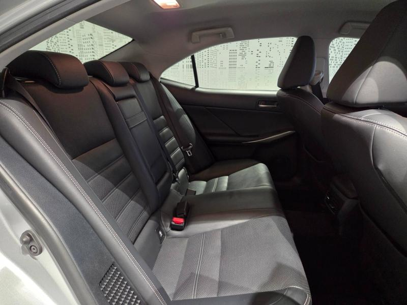 LEXUS IS d’occasion à vendre à AUBIÈRE chez ARVERNE (Photo 11)