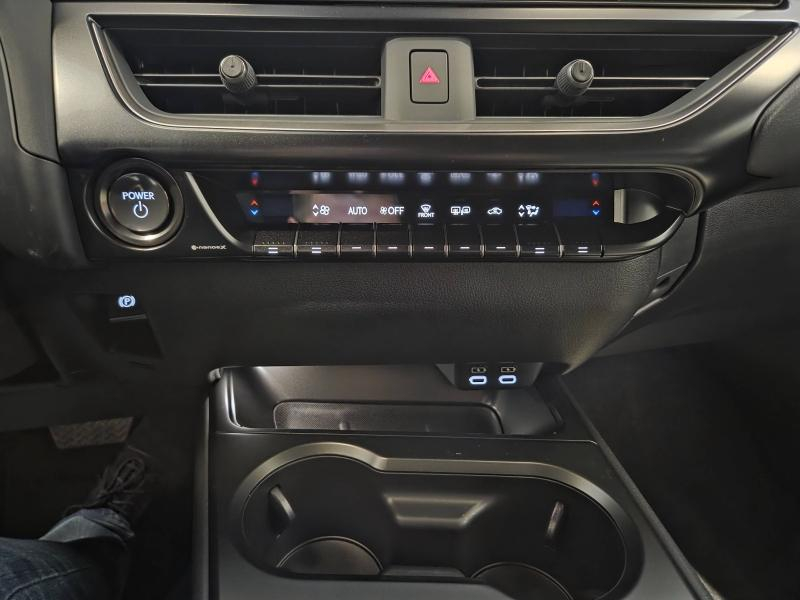 LEXUS UX d’occasion à vendre à AUBIÈRE chez ARVERNE (Photo 12)