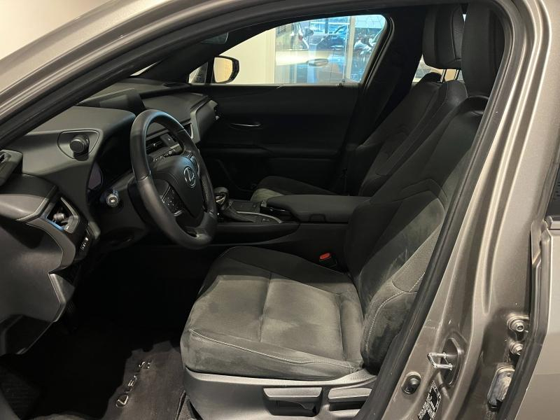 LEXUS UX d’occasion à vendre à AUBIÈRE chez ARVERNE (Photo 8)