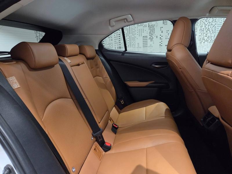 LEXUS UX d’occasion à vendre à AUBIÈRE chez ARVERNE (Photo 14)