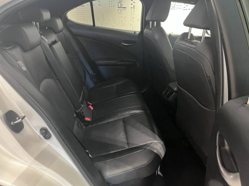 LEXUS UX d’occasion à vendre à AUBIÈRE chez ARVERNE (Photo 12)
