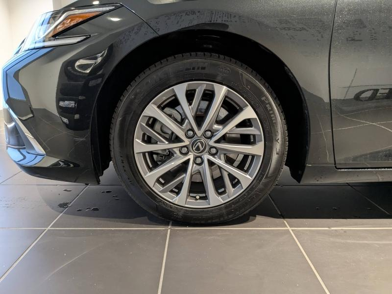 LEXUS ES d’occasion à vendre à AUBIÈRE chez ARVERNE (Photo 17)